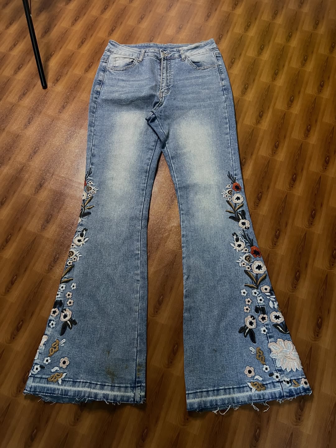 FLORAL BOOTCUT JEANS